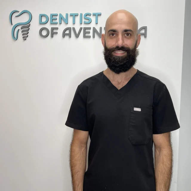 https://dentistofaventura.com/wp-content/uploads/2024/10/Dr.-Alex-Khasidov-640x640.webp