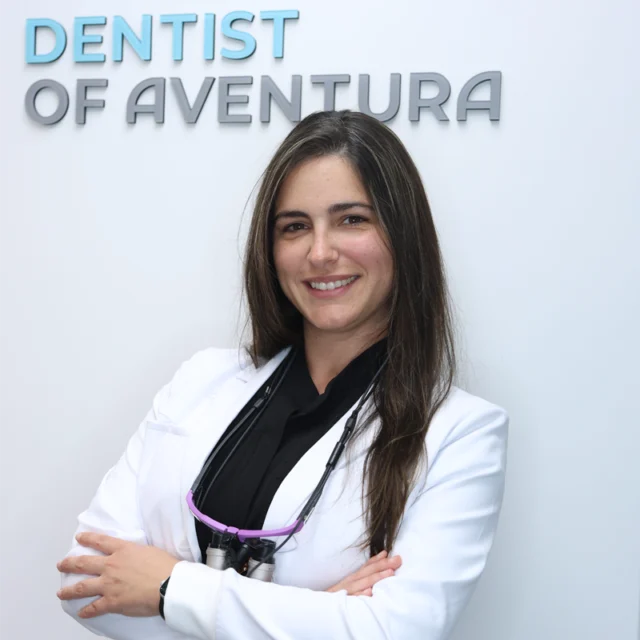 https://dentistofaventura.com/wp-content/uploads/2024/10/Dr.-Elaine-Gutierrez1-640x640.webp