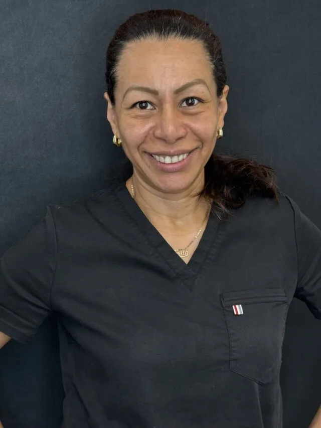 https://dentistofaventura.com/wp-content/uploads/2025/05/2025-05-22-21.55.07-640x853.jpg